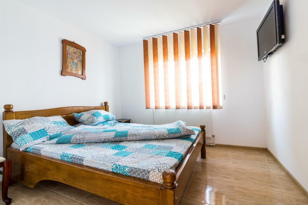 Casa de vacanta Jeny Novaci Străini Exterior foto