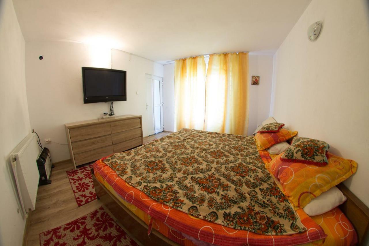Casa de vacanta Jeny Novaci Străini Exterior foto